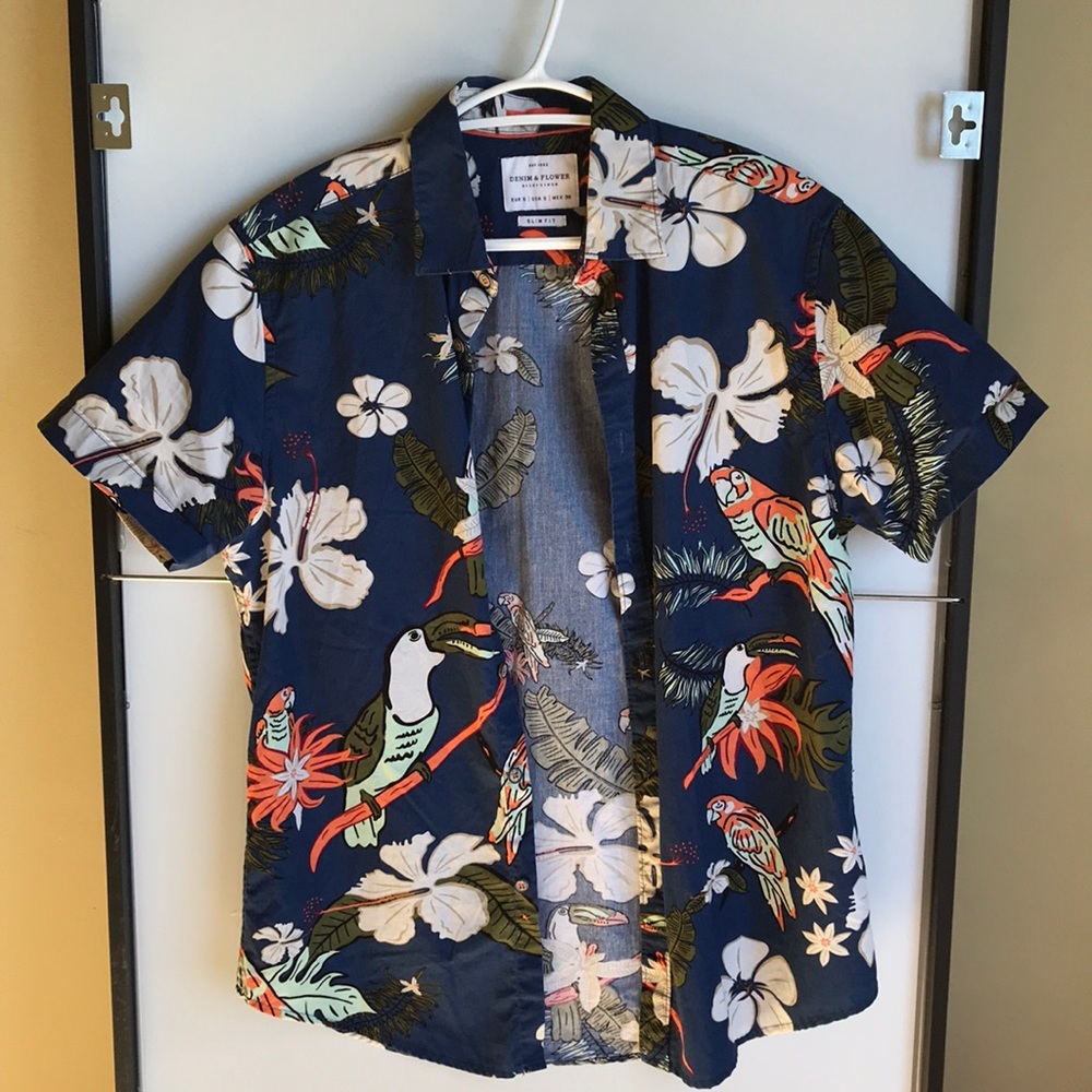 A brand new summer tropical print shirt